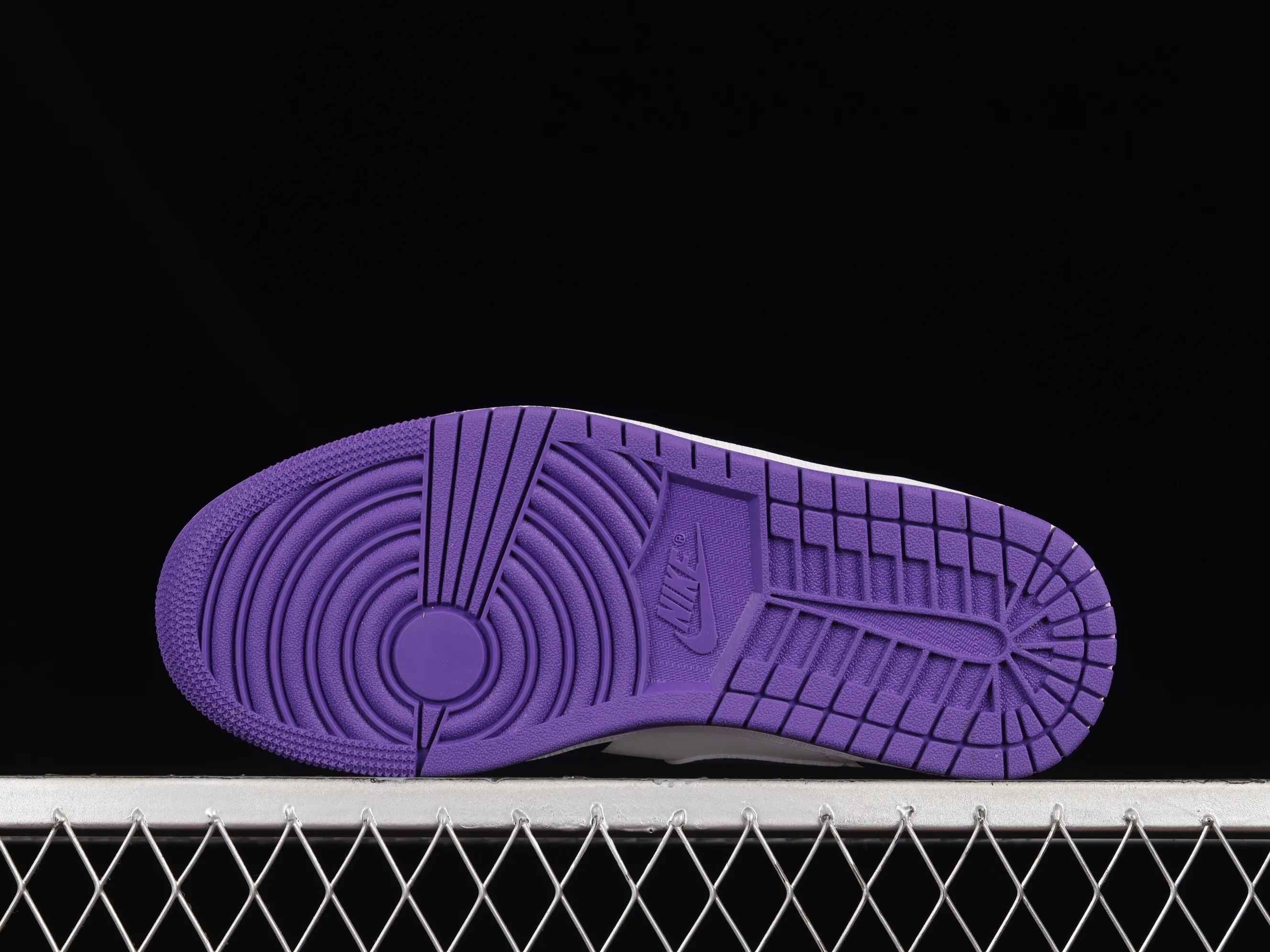 All categories Air Jordan Jordan series basketball shoes Air Jordan 1 Mid Air Jordan 1 Mid AJ1 Joe 1 black and white sports culture basketball shoes 554724-095